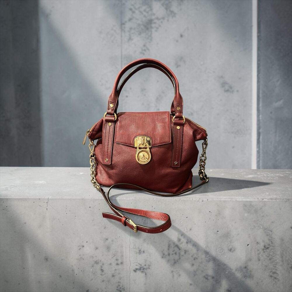 Michael Kors Hamilton slouchy satchel bag made of burgundy leather